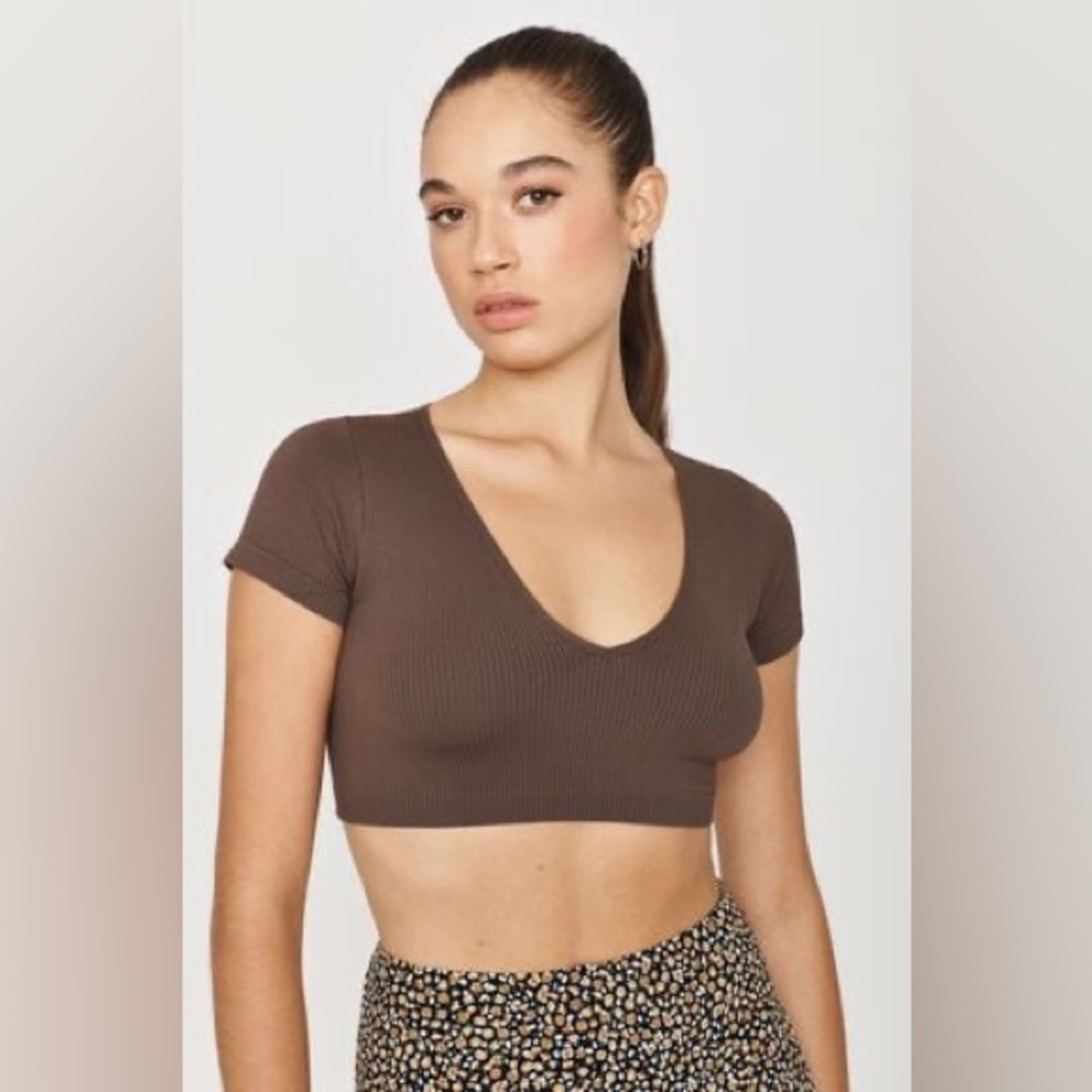 NWT - Garage Seamless Crop Top